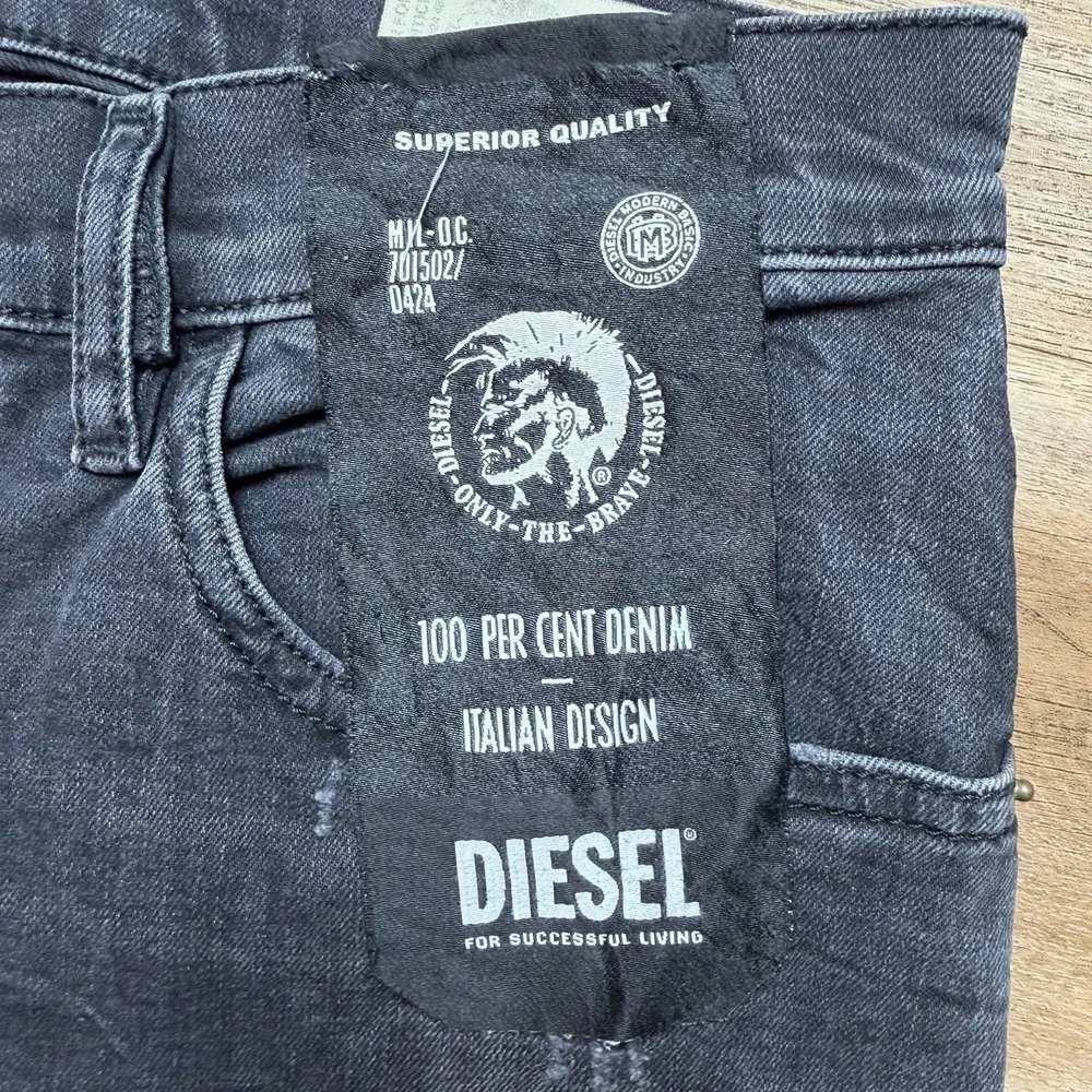 Diesel D-EETAR Jeans Men 32x27 Black Tapered Leg Italian Destroyed Grunge NEW